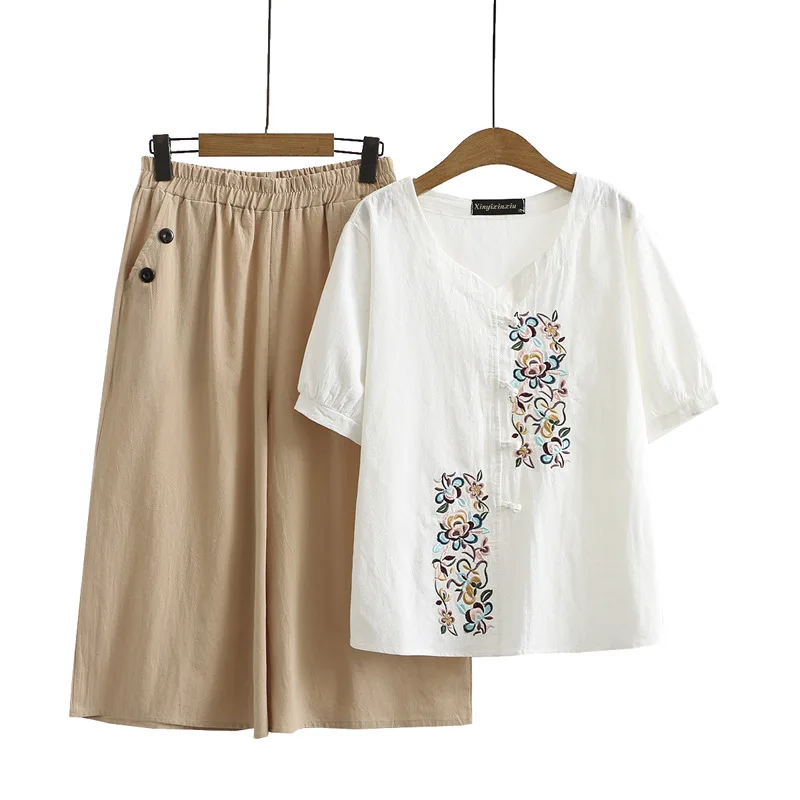 

Plus Size XL-5XL Women's Summer 2pieces Sets Short Sleeve Embroidery Tops + Elastic Waist Cropped Khaki Pants Suits