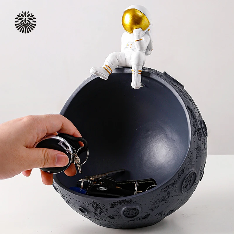

Astronaut Nordic Creative Entrance Key Storage Decoration Home Decoration Living Room Coffee Table Storage Decoration