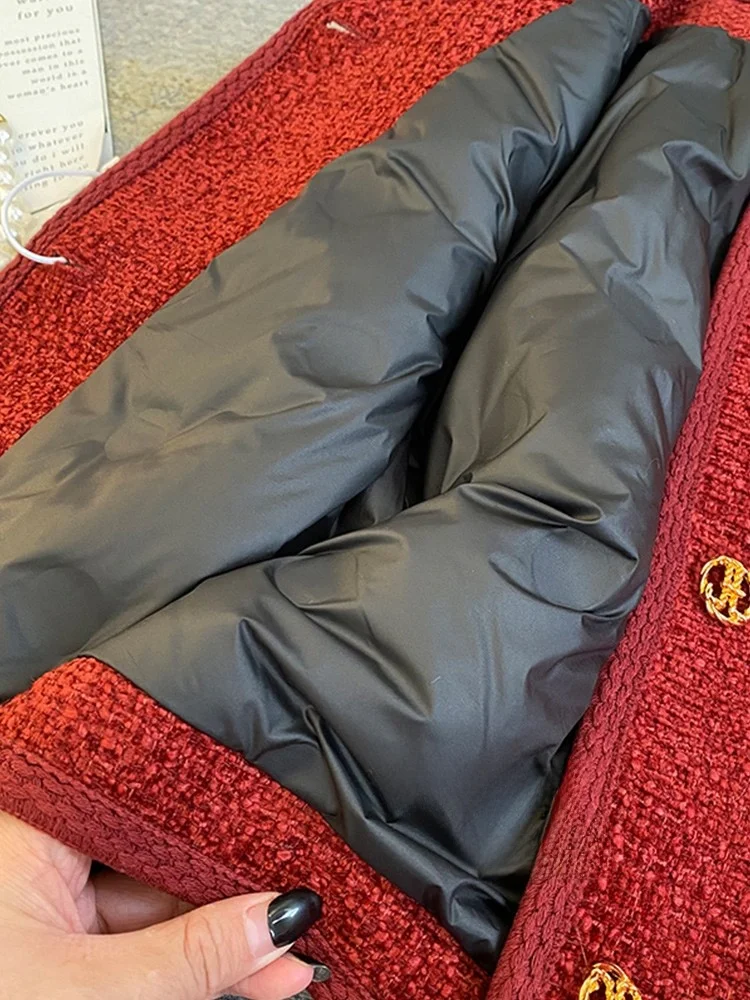 Красный изящный пуховик женский комплект зимы 2024 новинка высокого класса