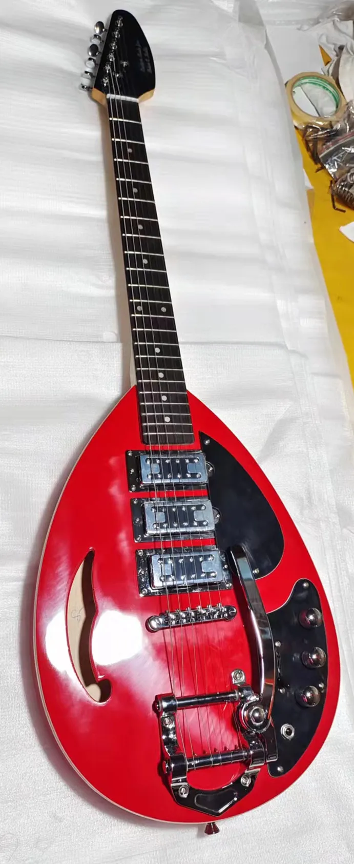 

Alien electric guitar, red vibrato, semi-hollow, loud sound, in stock, fast free shipping