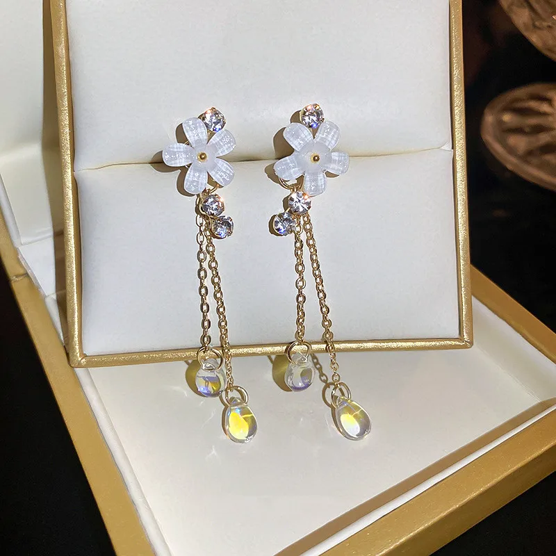 

Korean White Acrylic Flower Earrings For Women Long Tassel Rhinestone Earings Cute Gift Bijoux Femme