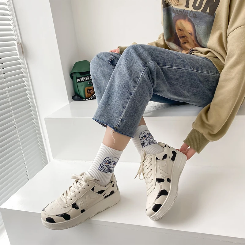 

Кроссовки женские с коровьим узором, Вулканизированная подошва, на платформе, Повседневная Студенческая обувь на шнуровке, плоская подошва...