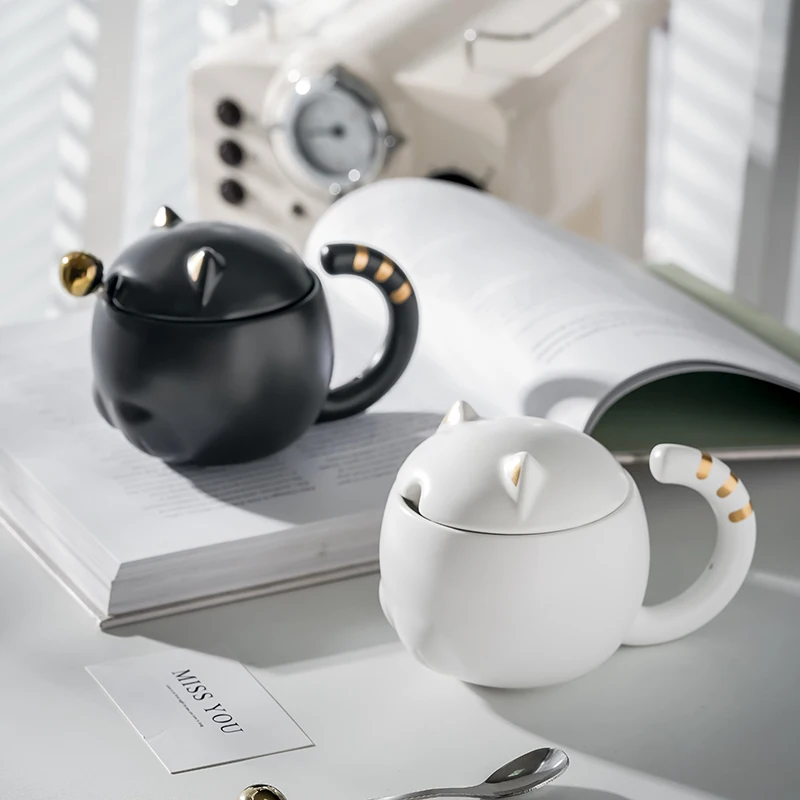 

Lovely White Black Cat Mugs Cute Ceramic Kitten Cup With Lid Spoon Creative Couple Mug For Coffee or Tea Kitchen Office Drinware