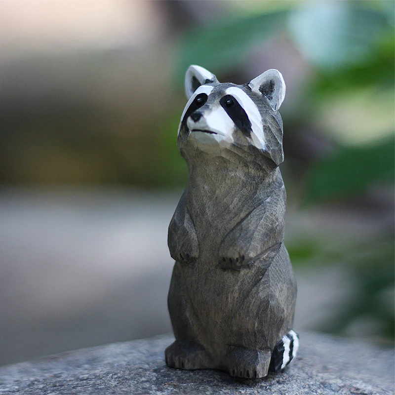 

Little raccoon pure handmade wood carving ornaments solid wood animal raccoons wood carving home decoration