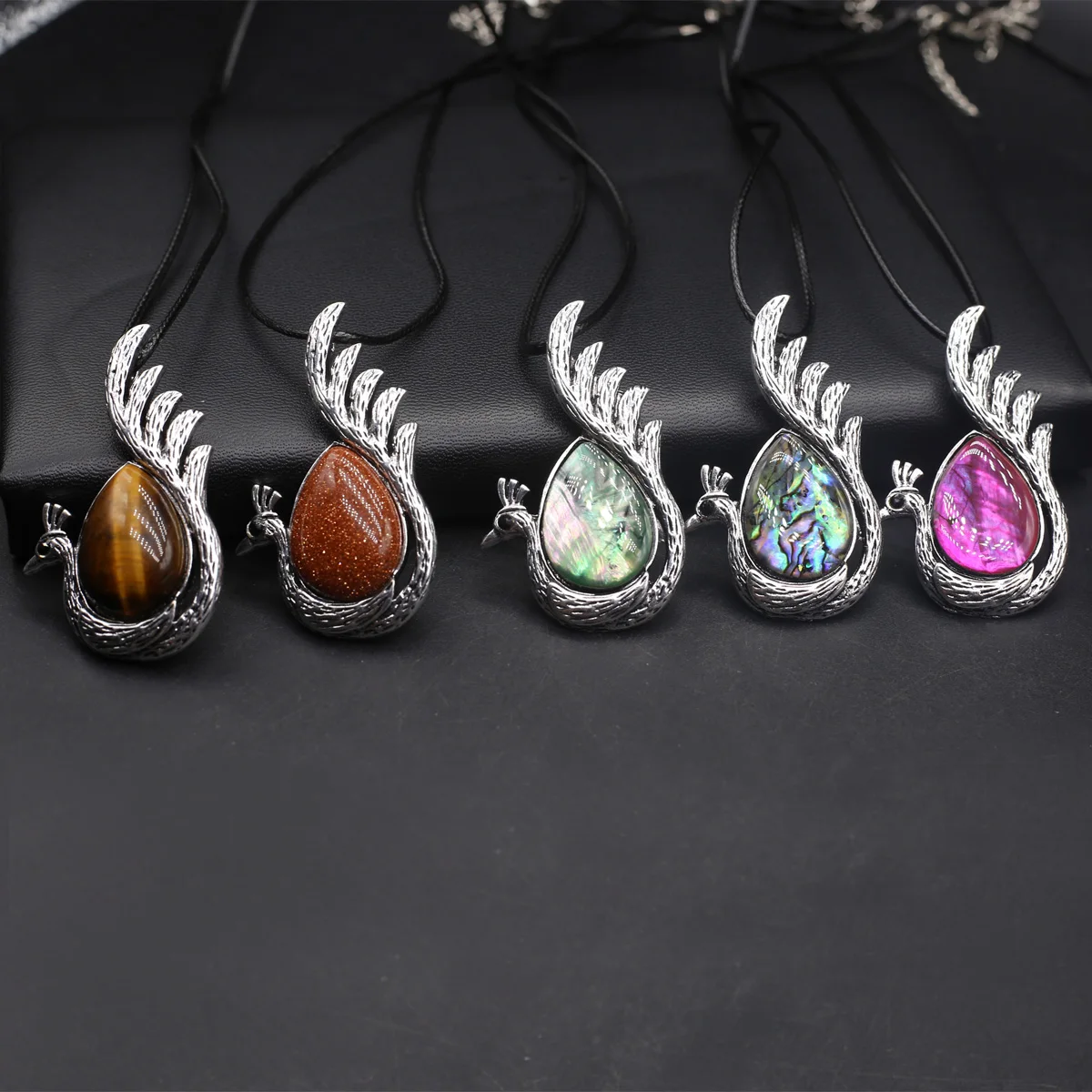 

Hot Sale Necklace Natural Stone Peacock-Shaped Patter Pendant Leather Chain For Women Romantic Gift Droppshing