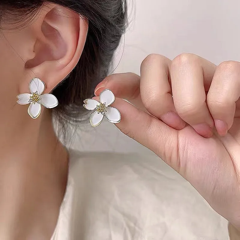 

Dripping Flower Silver Needle Earrings Women In Spring Small Fresh Girl Earrings Korean Fashion Personality Versatile Earrings