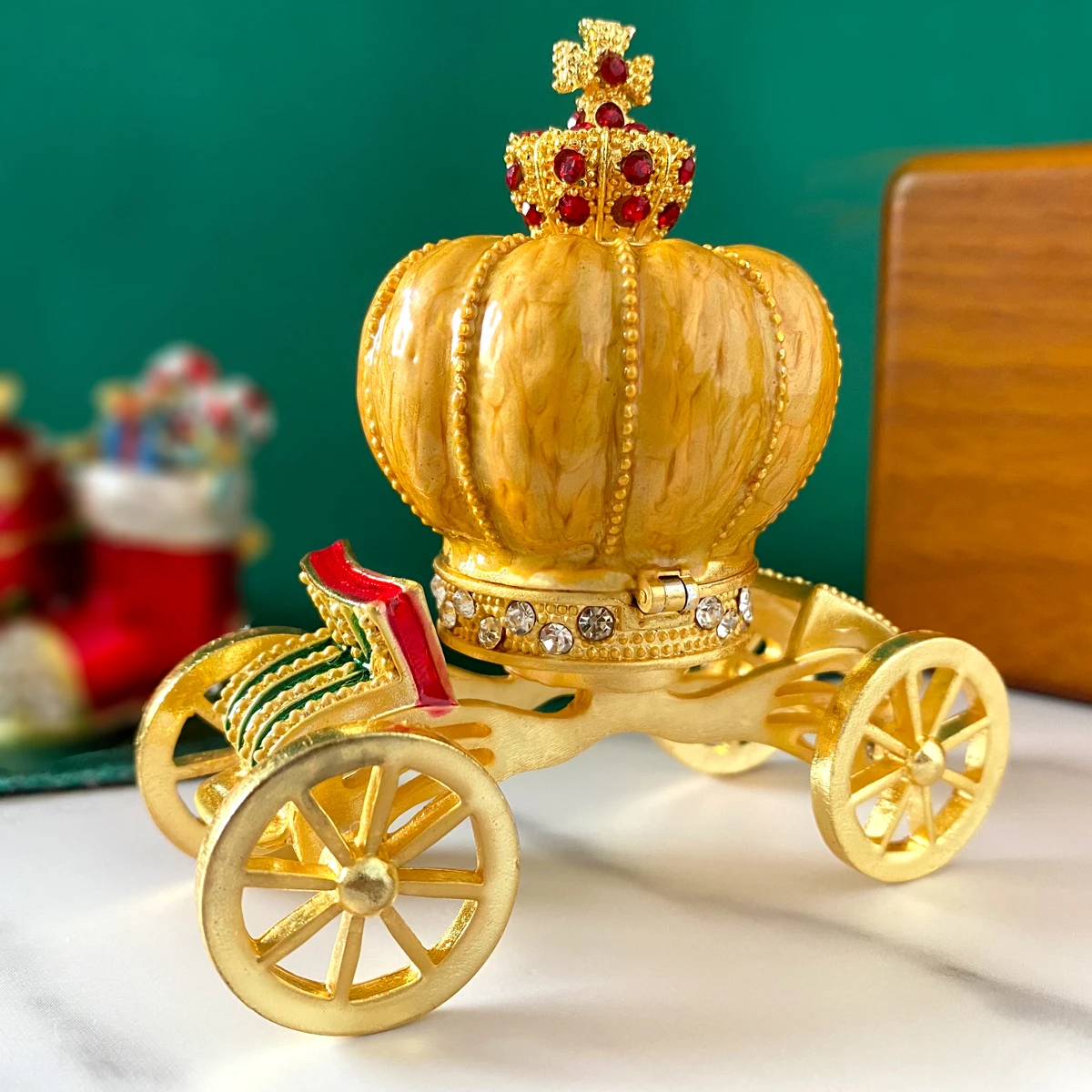 

Europe style Crown Carriage Figurine Sculpture Wedding Ring Holder Jewelry Trinket Box Hinged Hand Painted Collection Xmas Gift