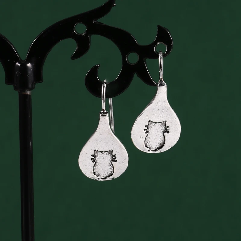 

Vintage Carving Cat Earrings for Women Animal Dangle Earring Personality Birthday Mother's Day Gift Wedding Jewelry Pendientes