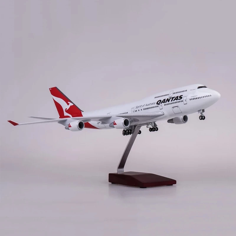 Модель самолета QANTAS Boeing 747 1/150