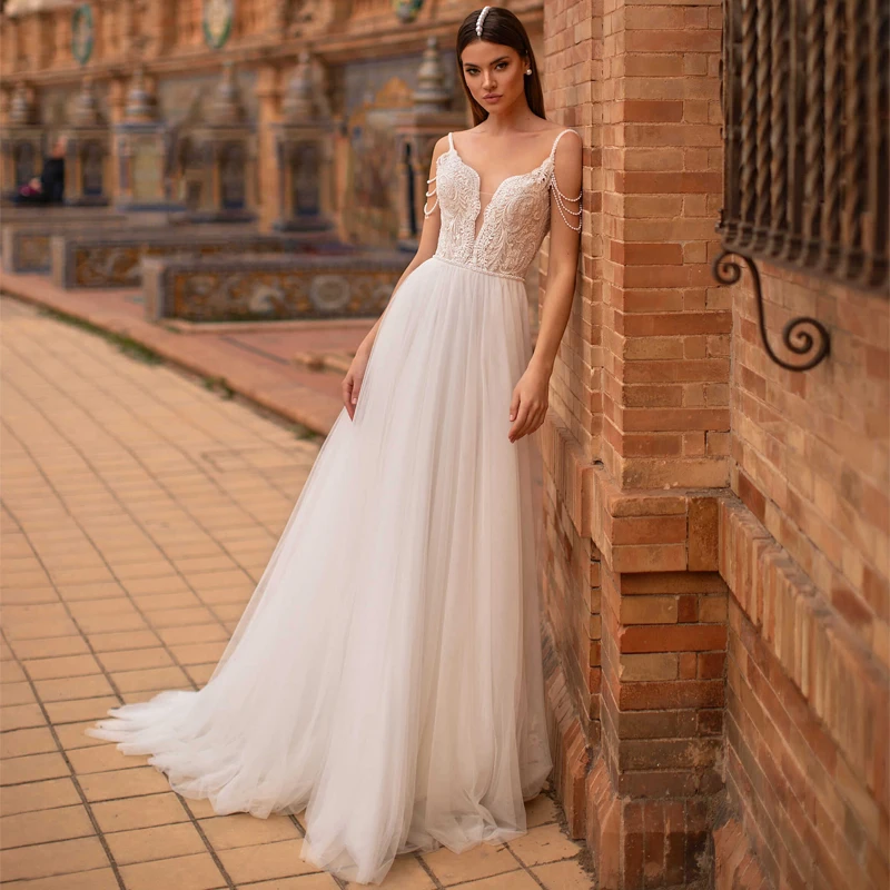 

New Arrival Charming Bridal Wedding Dresses Lace Sleeveless V Neckline Wedding Gowns for Bride Back Out Pearls On Sale