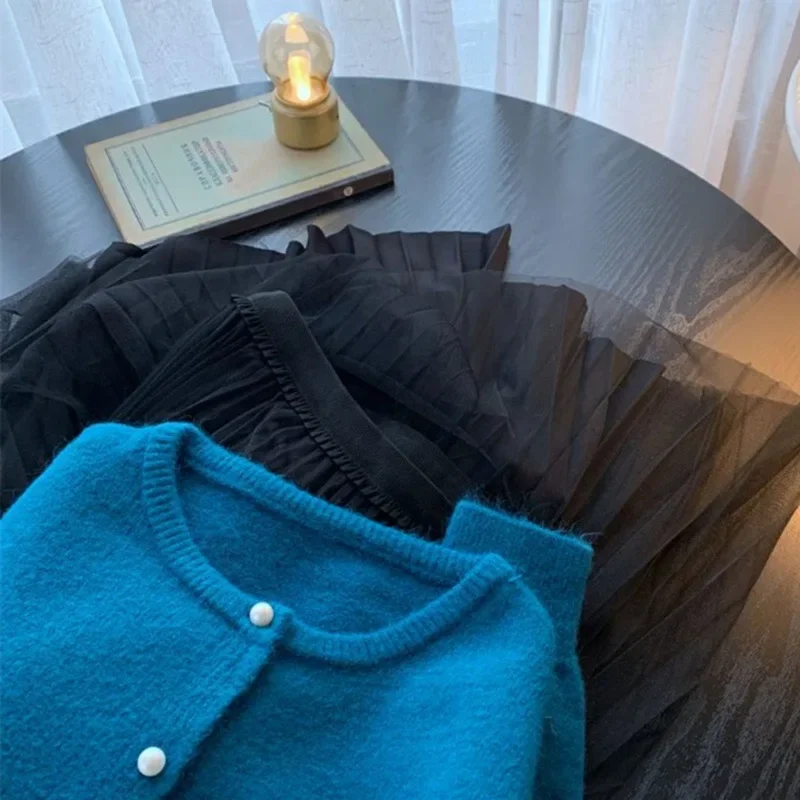 Трикотажный кардиган с круглым вырезом длинным рукавом и пряжкой