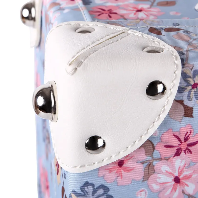 Рисунок 4 - Женский чехол на колесиках с цветочным рисунком