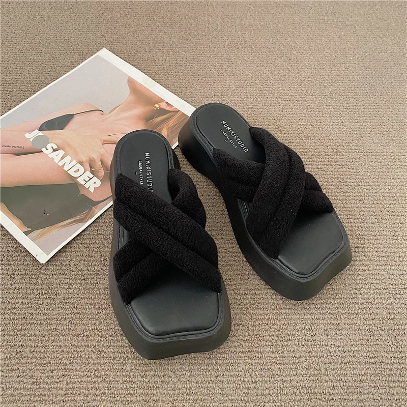 Muffin Thick-soled Slippers Women's Summer 2022 New Soft Leather Open-toe Cross-word Beach Women's Sandals and Slippers