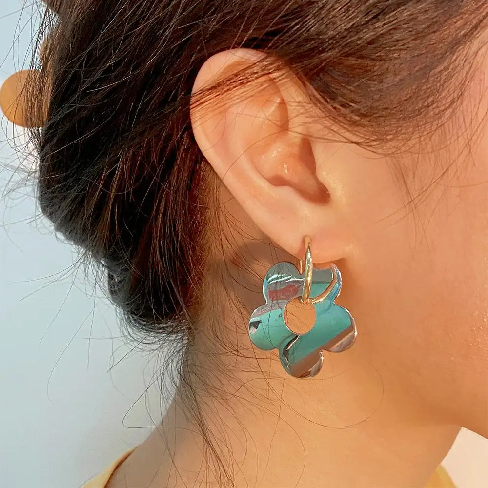 

Romantic Gifts Metal Ear Studs Geometric Sliver Color Gold Color Hoop Earrings Flower Ear Buckles Women Earrings Korean Style