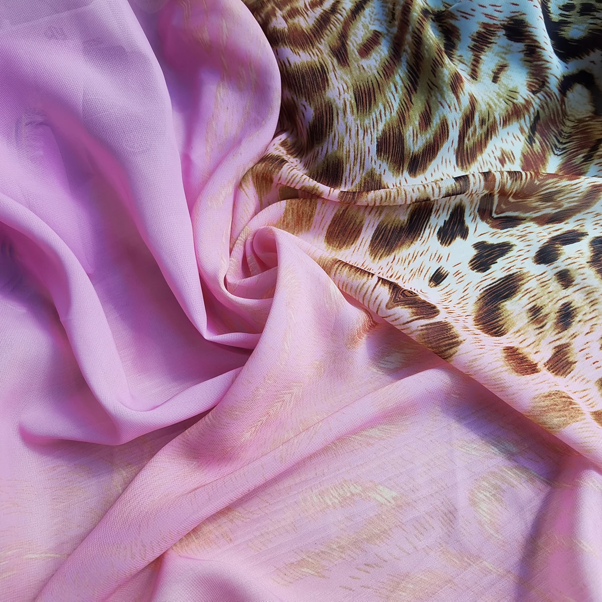 Шифоновая ткань шириной 58 дюймов с позиционным принтом и леопардовым розовая