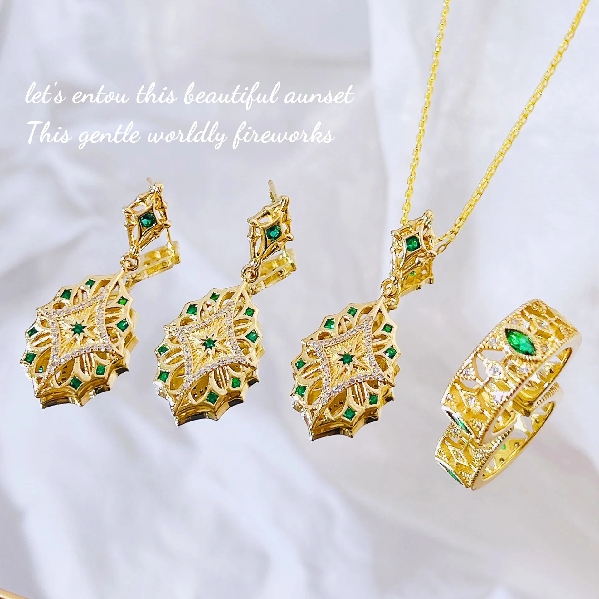 

Foydjew Medieval Italian Retro Jewelry Simulation Emerald Jewelry Sets Pendant Necklaces Drop Earrings Rings Banquet Party Set