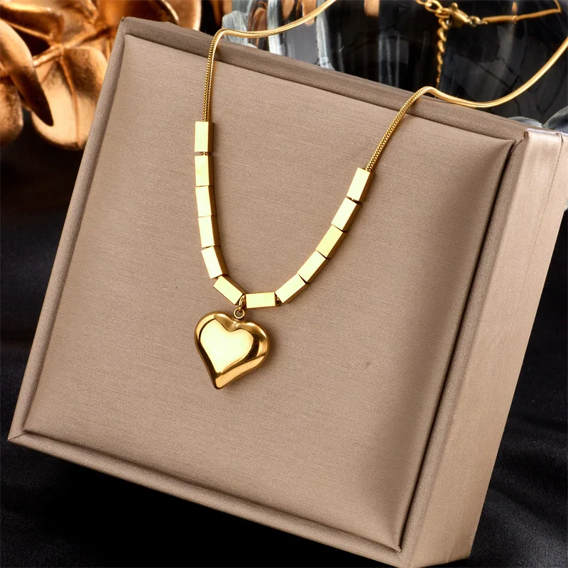

2022 new autumn style senior love clavicle chain INS transfer box titanium steel necklace women's sweater chain