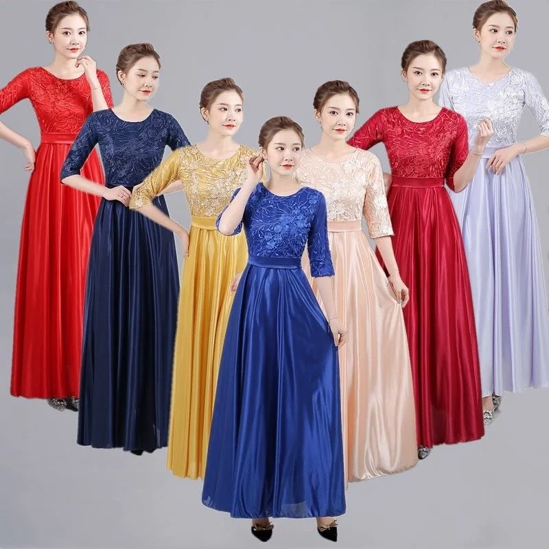 

Платье-макси с вышивкой и полурукавами для взрослых