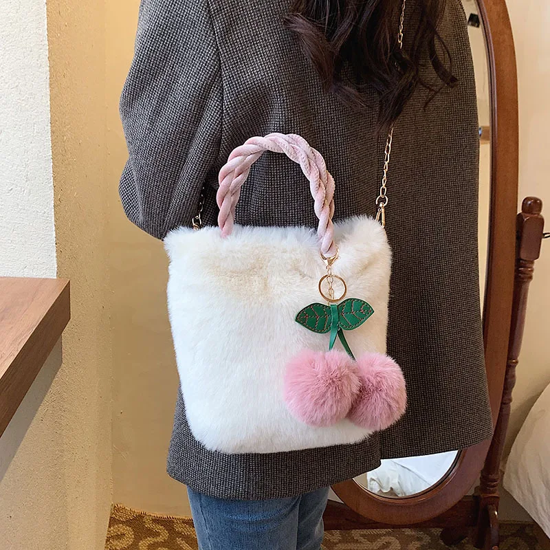 

Women 2022 Chains Plush Tote Bag White Soft Furry Bags Luxury Designer Handbag Cherry Fur Shoulder Bags сумка женская