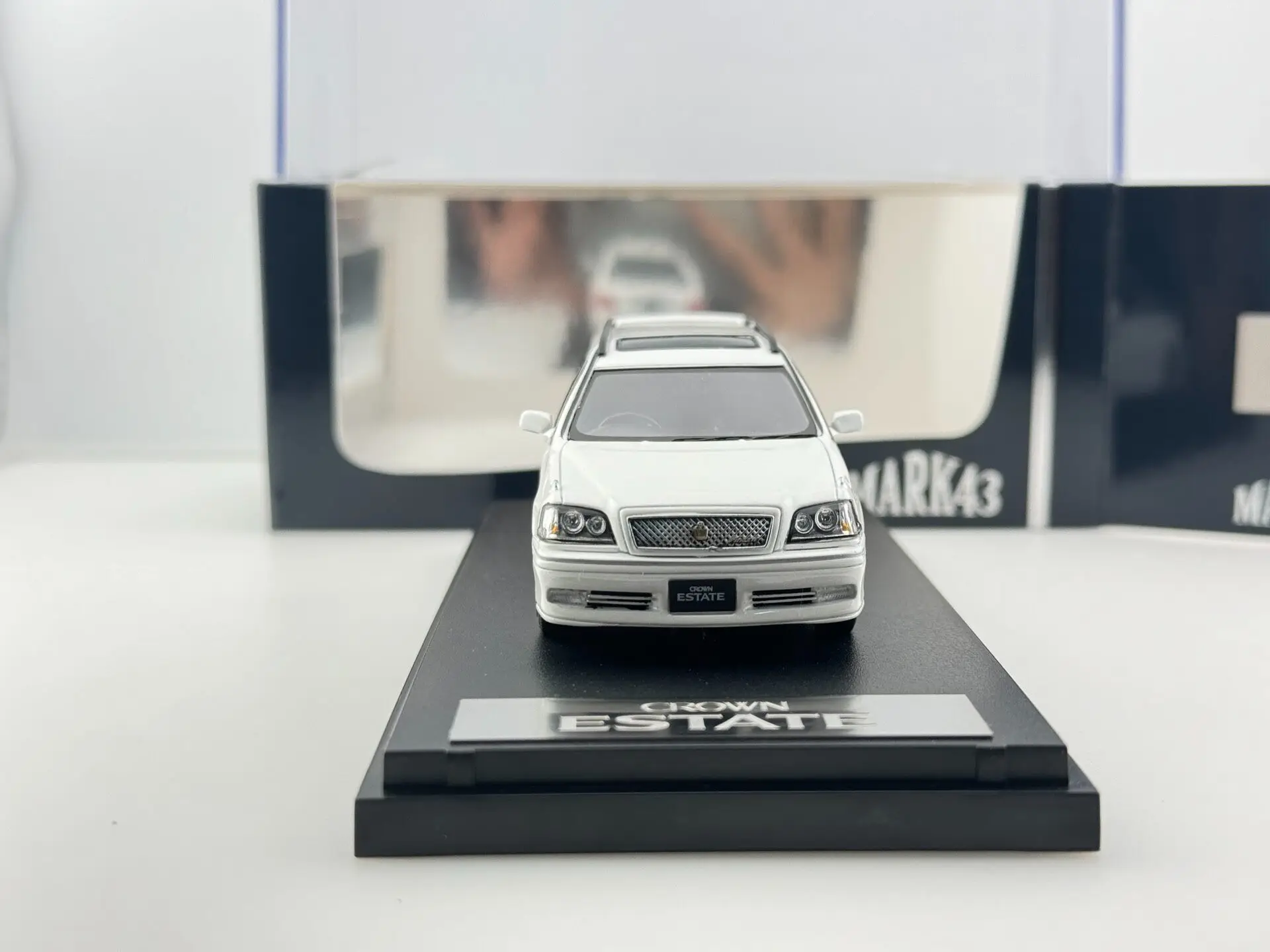 Фото Модель автомобиля Toyota Crown Mark43 в масштабе 1/43 из смолы №3