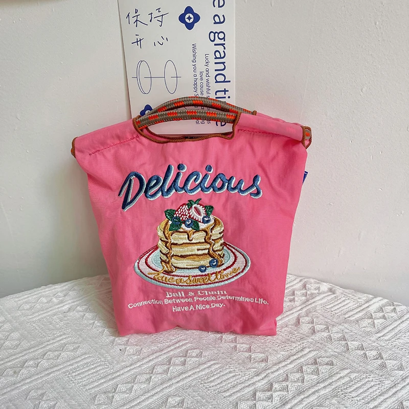 

Нейлоновая сумка-тоут для покупок с вышивкой и цепочкой