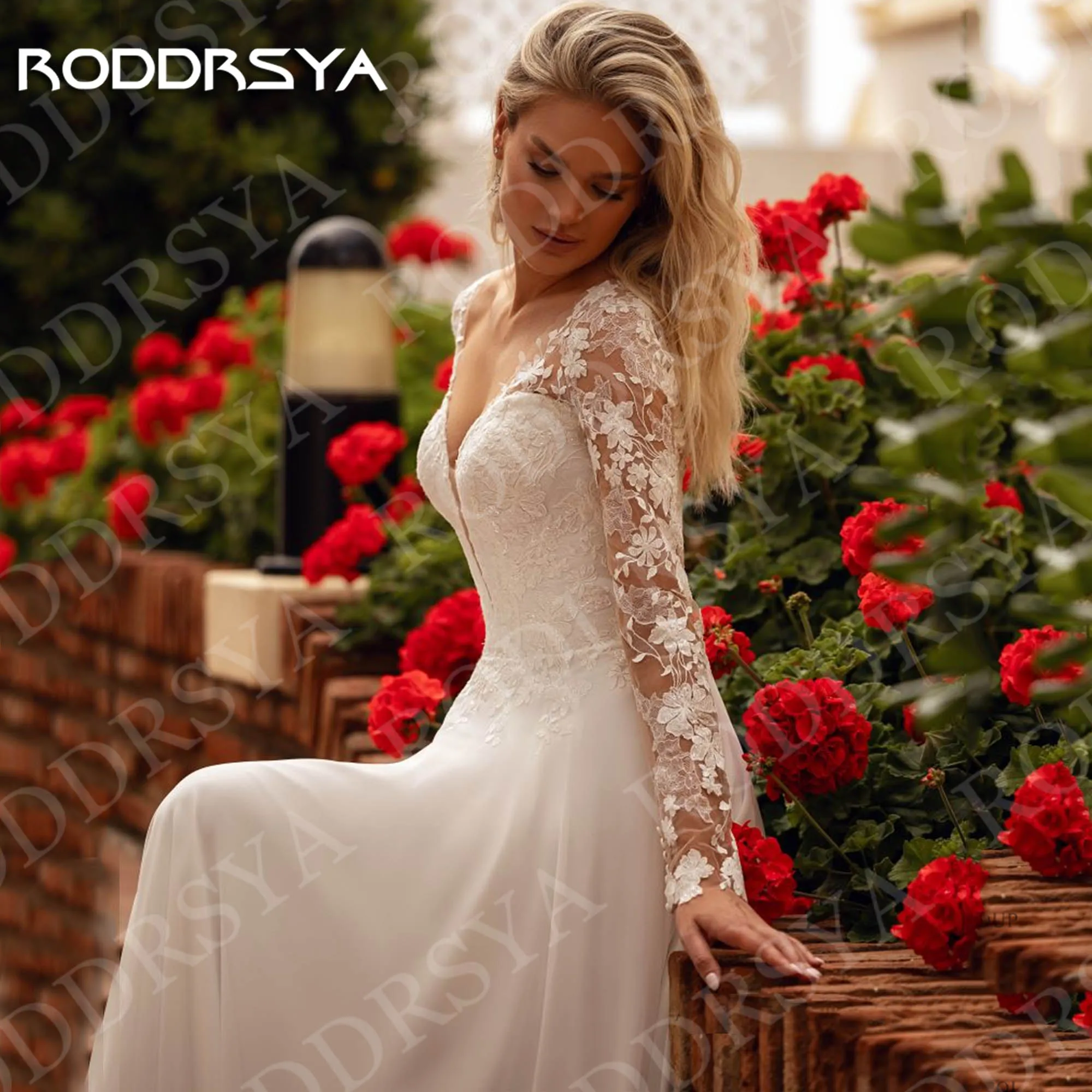 Фото Свадебное платье RODDRSYA А-силуэта из шифона для гражданской церемонии пляжное с V-образным вырезом кружевом длинными рукавами индивидуальный пошив Линия свадебное платье шифон гражданские женщины пляж V шея кружево д №3