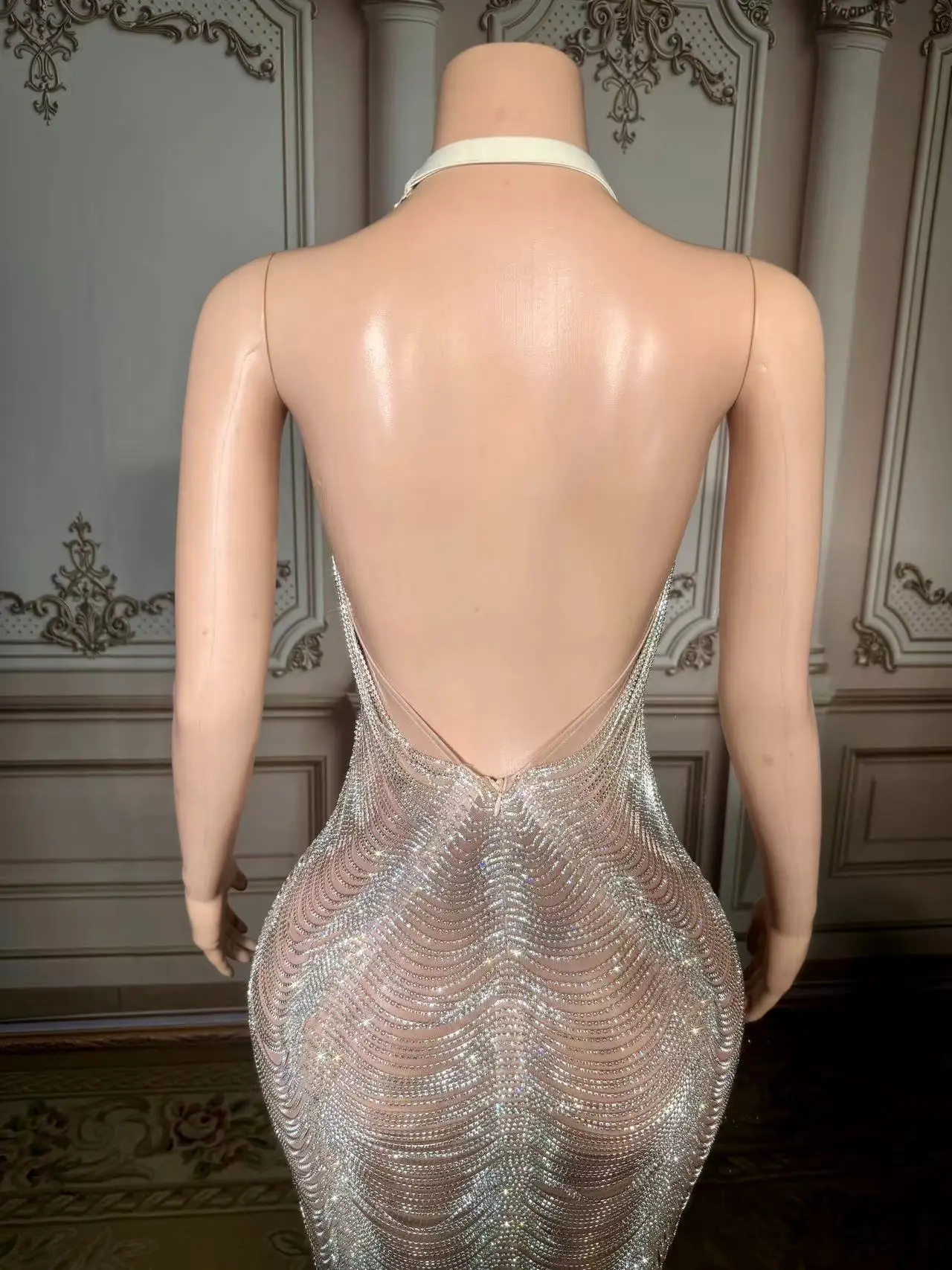 Длинное прозрачное Серебряное платье с кристаллами