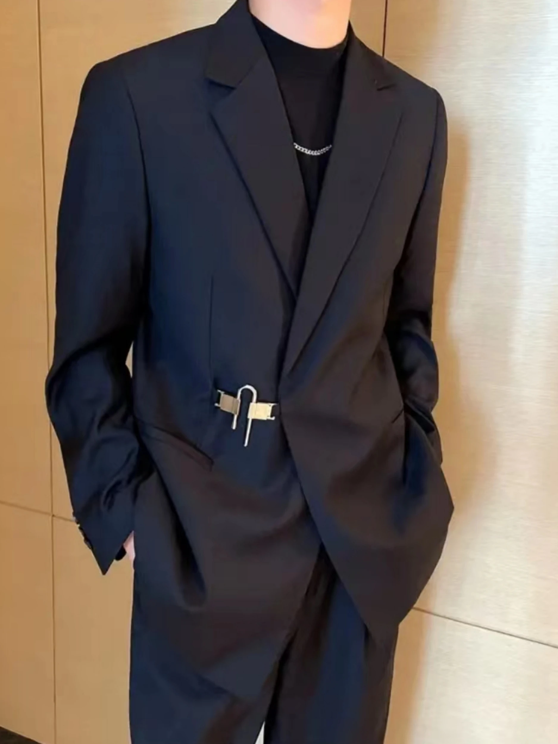 Новый дизайнерский мужской костюм