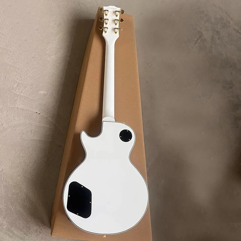 Классическая брендовая электрическая гитара, изысканная белая поверхность, изготовлена из высококачественной твердой древесины, бесплатн...