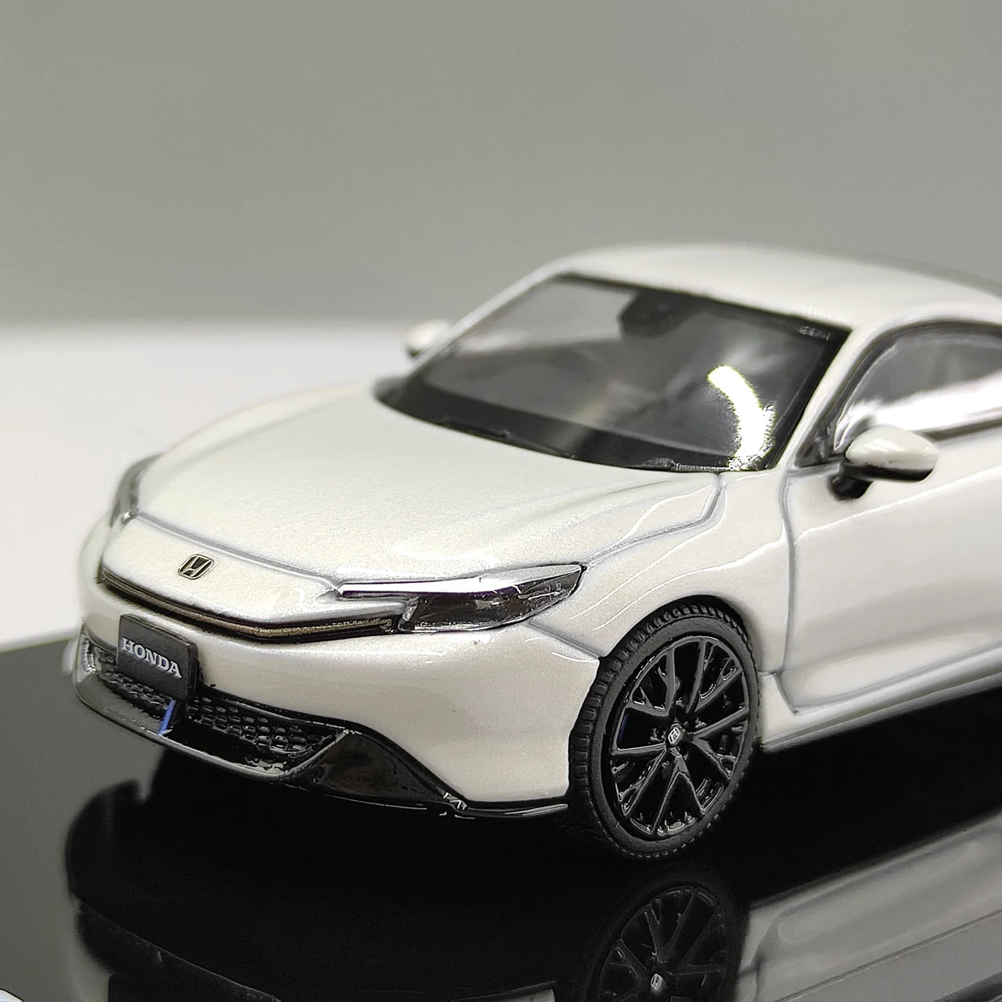 Фото HJ Масштаб 1:64, литая модель из сплава, белая Honda Prelude 2025, игрушечные автомобили, классика, ностальгия, подарки для взрослых, сувенир, статичная модель для демонстрации. №2
