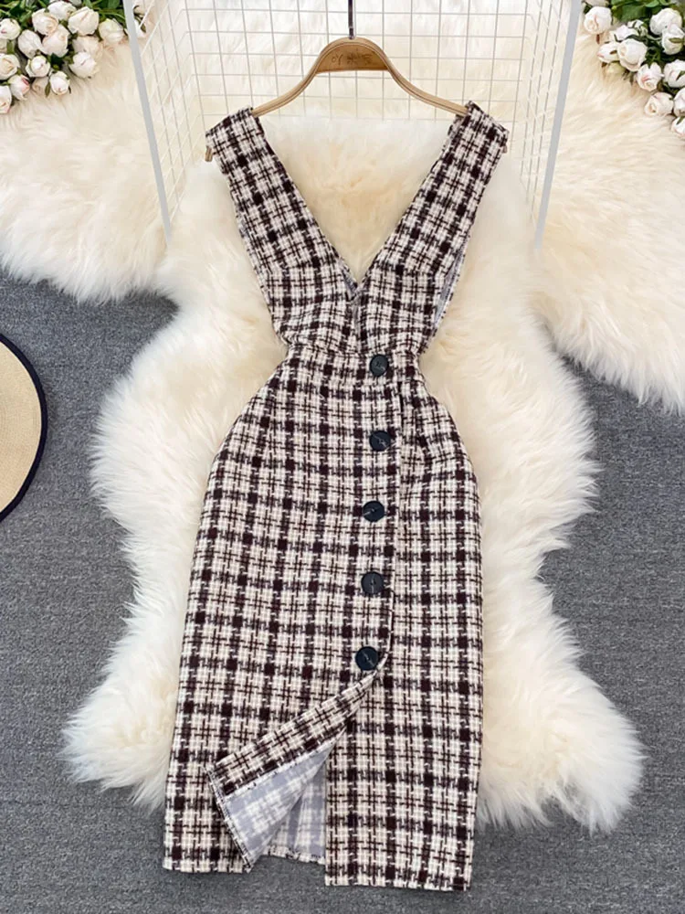 Женское шерстяное платье с разрезом высокой талией и пуговицами