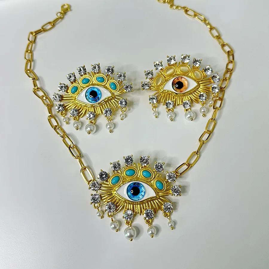 Женские серьги в стиле ретро