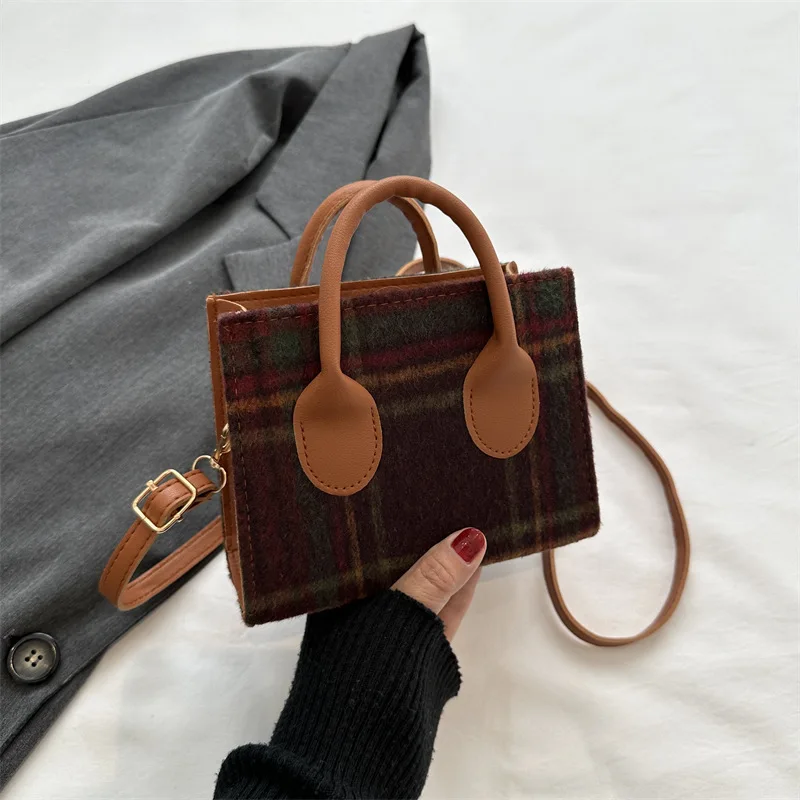 

Bag Women's Simple Fashion Crossbody Bag 2023 Autumn New Trendy Fashion Shoulder Bag Retro Casual Small Square Bag Purses