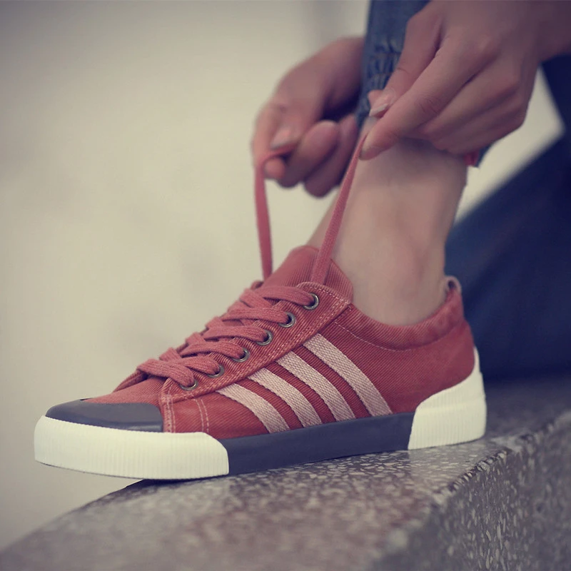 Classic Red Lace-up Men's Canvas Sneakers Comfortable Breathable Mens Skateboard Sports Shoes Low-cut Man Vulcanization Shoes