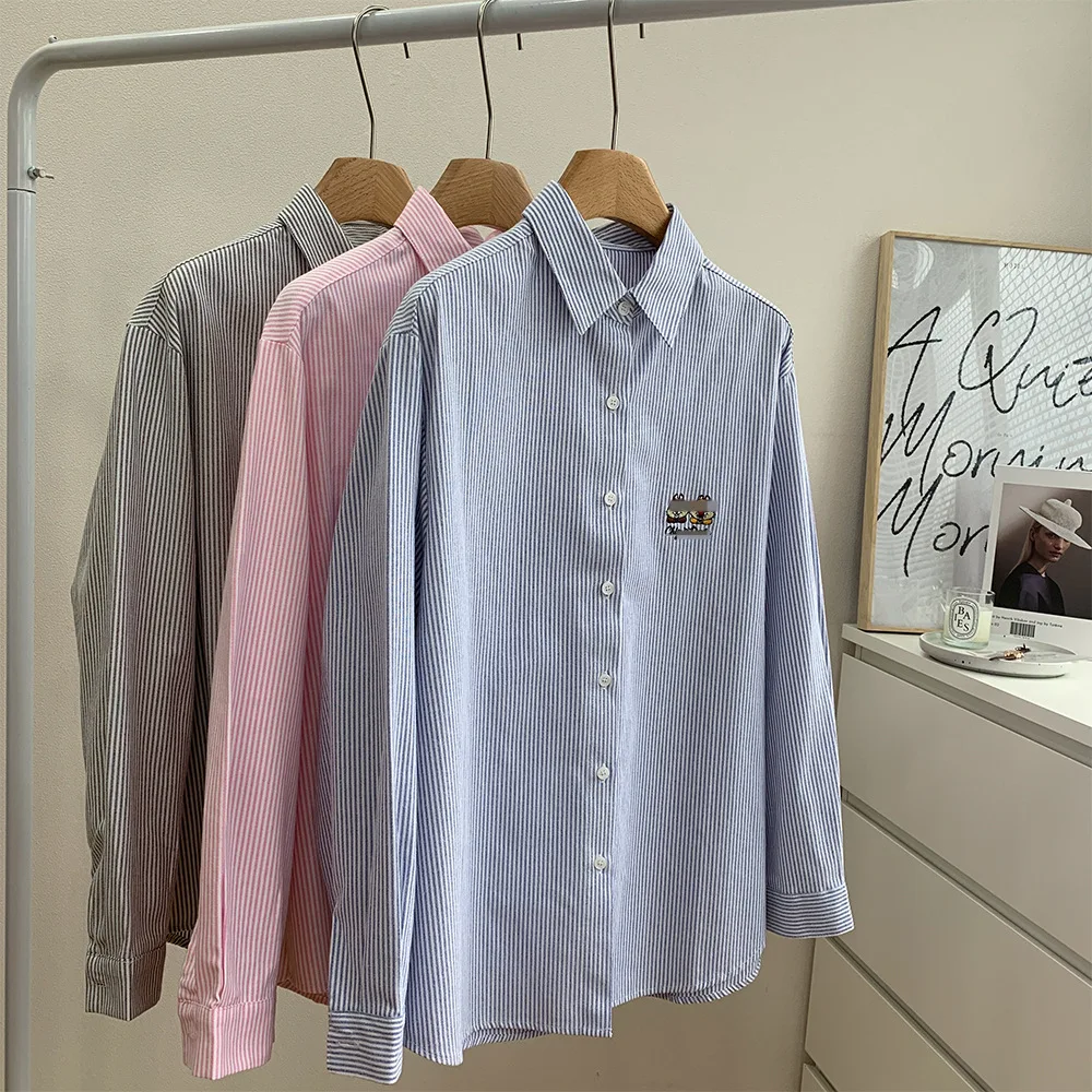 

Женская рубашка-поло в полоску, универсальный Свободный кардиган-рубашка из ткани Оксфорд с мультяшной вышивкой и длинным рукавом, корейский стиль, осень 2023