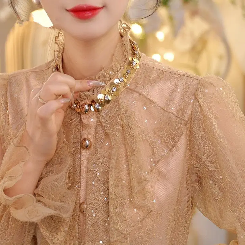 Темпераментная кружевная рубашка для женщин ранней осени. Модная и стильная