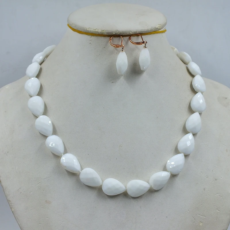 Красиво! Комплект из колье и серёг с кристаллами в форме капли 13 х18 мм