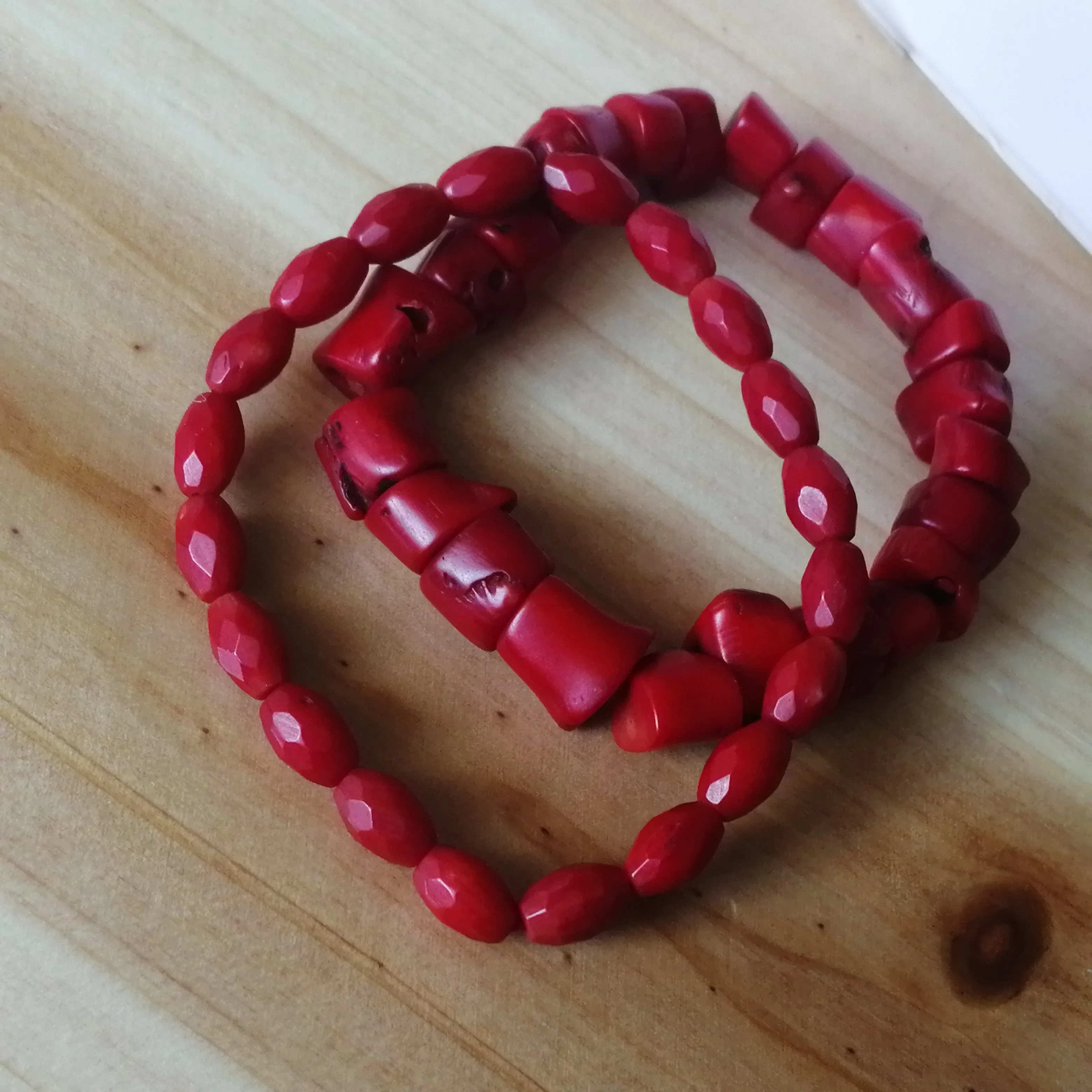 Женский браслет из красного коралла изящный эластичный натуральных драгоценных