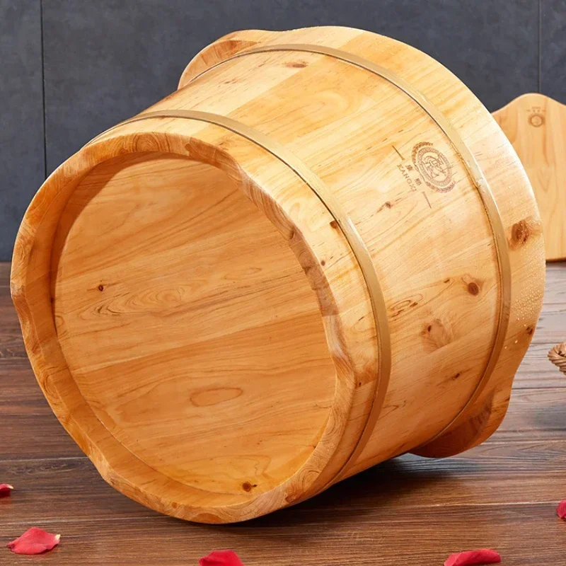 Ведерко для ванны ног из массива дерева дизайн амфоры изолированный массажный