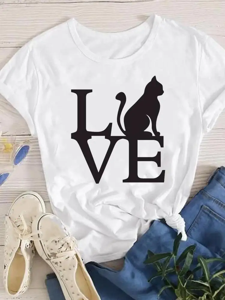

Футболка женская летняя с принтом и надписью «Love»