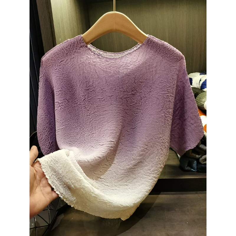 

2023 Simple Japanese Gradient Color Hand Pinch Pleated Bat Sleeve Miyake Tops Round Neck Loose Hundred T-shirt Female Summer New