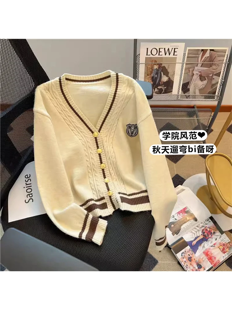 

Женский трикотажный кардиган с V-образным вырезом и длинным рукавом