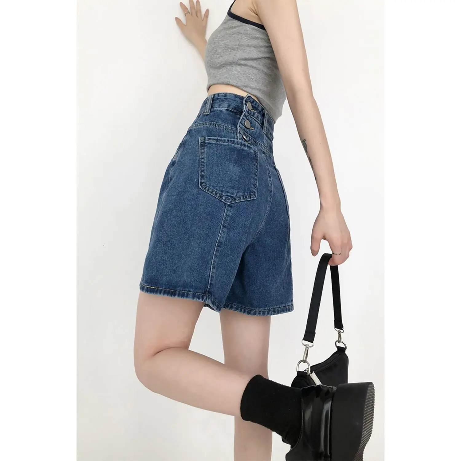 New For Summer 2023 Blue Women's High-waisted Denim Shorts Button Design Leisure Nickel Pants