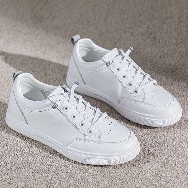 

Кроссовки женские из натуральной кожи, белые, без шнуровки, на плоской подошве