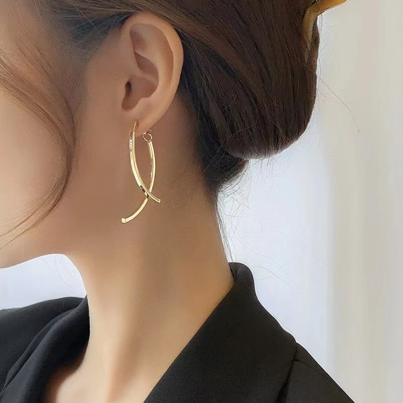 

Metal Curve Stripe Cross Earrings New Cute Hollow Line Fish Korean Drop Earrings for Women Simple Ear Jewelry Party Girls Gifts