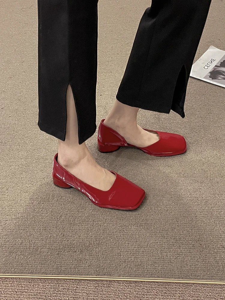 

Босоножки женские кожаные в стиле ретро, низкие сандалии с закрытым носком, удобная модная обувь на низком каблуке, цвет черный, бежевый, лет...