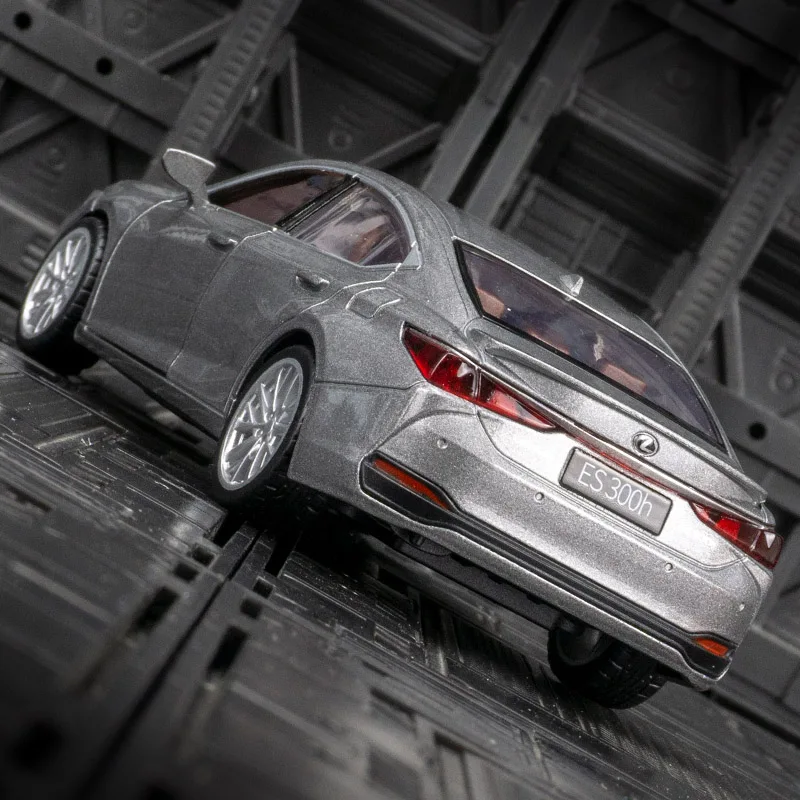 Фото Модель автомобиля Lexus ES300h из сплава металла, масштаб 1:35, с открывающимися дверями с обеих сторон, со звуковыми и световыми эффектами. №3
