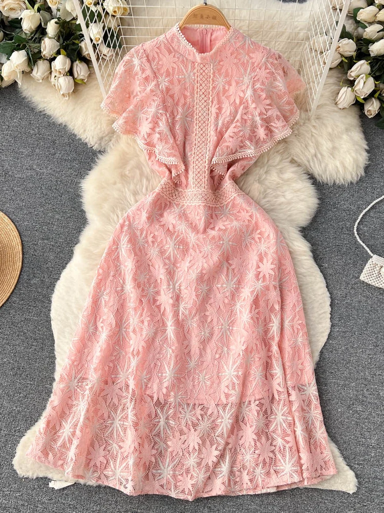 

Женское кружевное платье-трапеция средней длины, с коротким рукавом