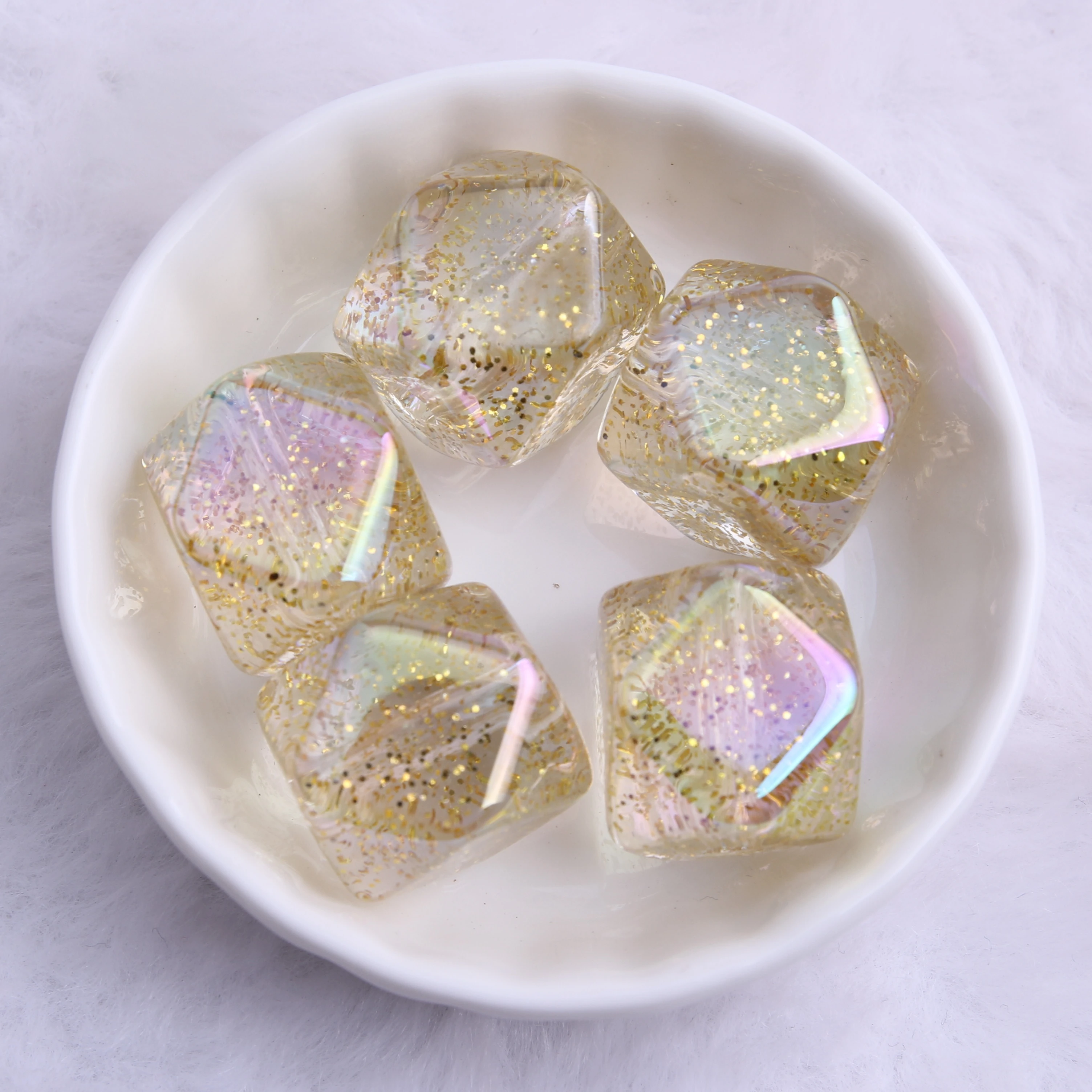 Оптовая продажа дешевые акриловые блестящие бусины OYKZA для детского ожерелья