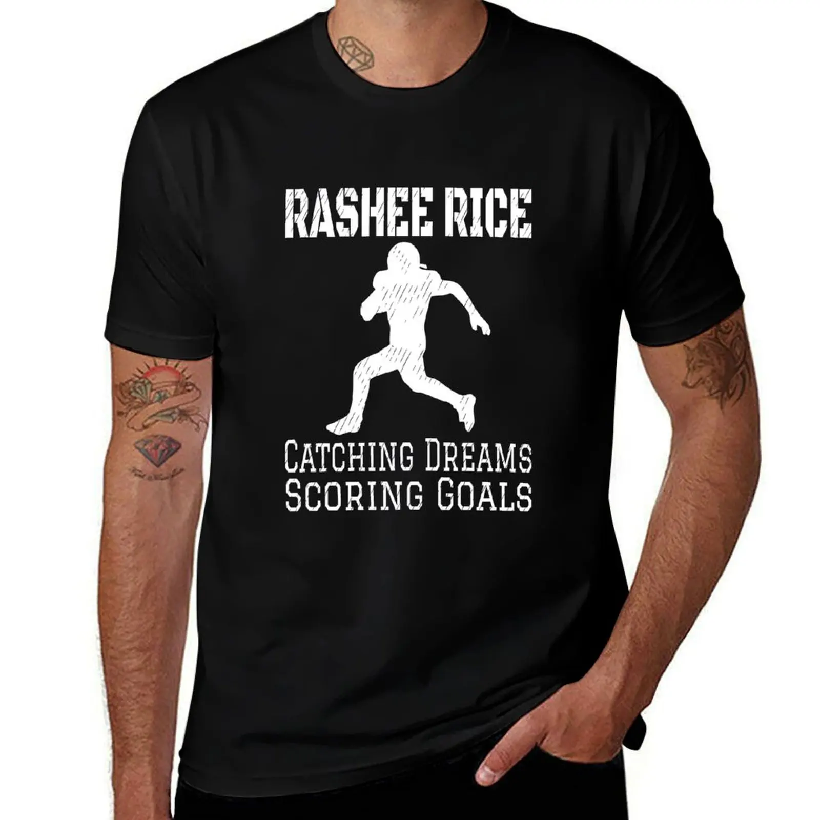 Фото Футболка Rashee Rice 4 Catching Dreams Scoring Goals SPORT-1, футболка с рождественской тематикой №1